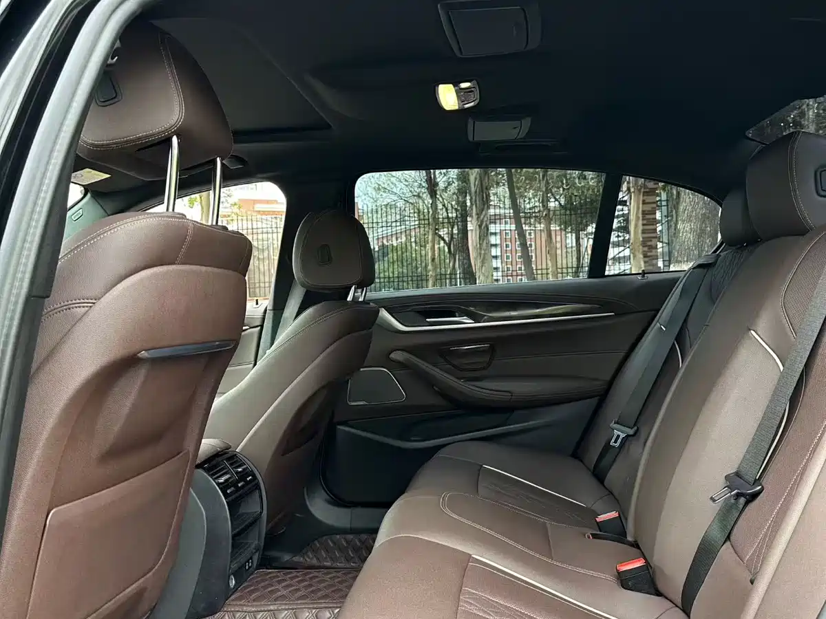 BMW 5 Series 2021 525Li M Sport Package фото 5