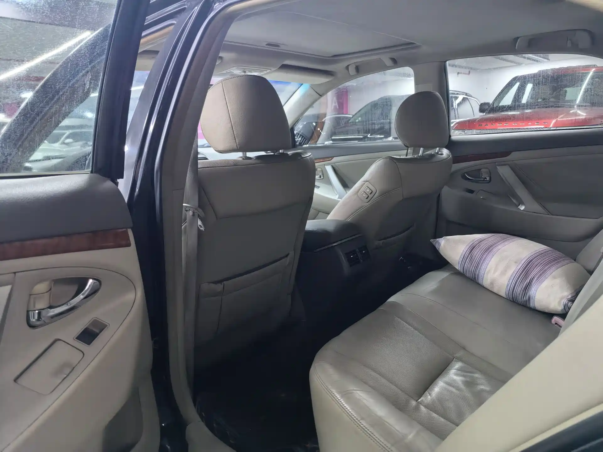 Фото 6 - Toyota Camry