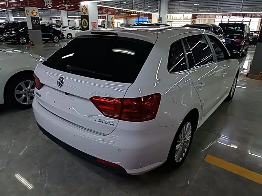 Volkswagen Lavida Tour 2013 1.6L Automatic Comfort фото 7