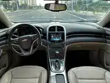 Photo 5 - Chevrolet Malibu