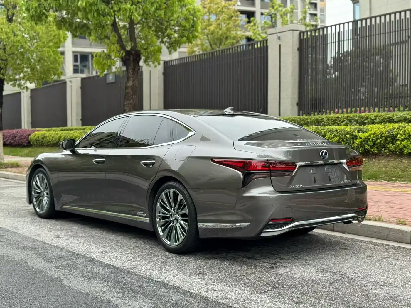Lexus LS 2021 500h Luxury Edition фото 16