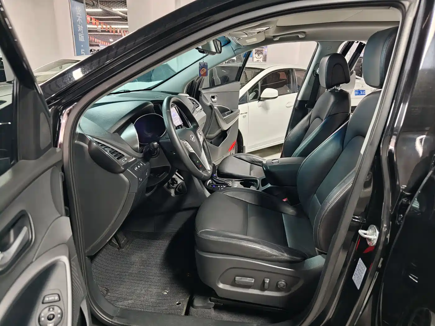 Hyundai Santa Fe 2015 2.0T Automatic 2WD Smart 5-Seater фото 5