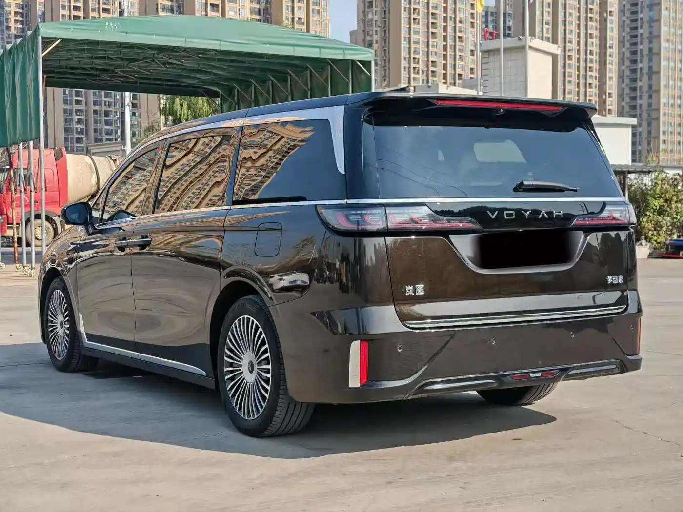 Voyah Auto Voyah Dreamer 2025 PHEV AWD Flagship Qian Kun Edition фото 3