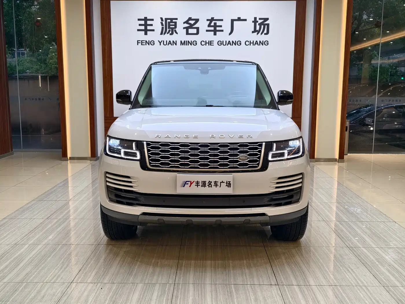 Land Rover Range Rover 2019 3.0 SCV6 Heritage Edition фото 2