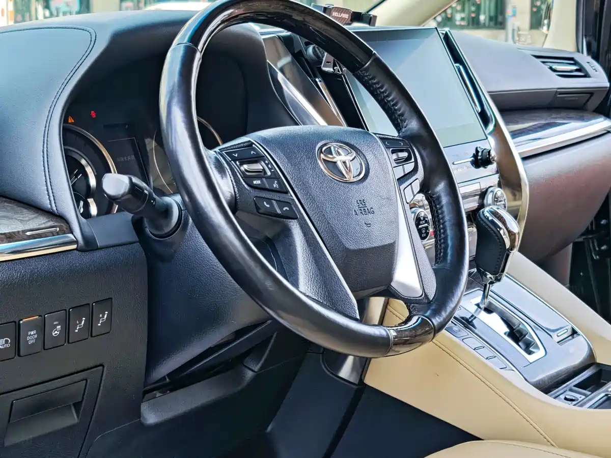 Toyota Vellfire 2021 Crown Hybrid 2.5L HV Premium Edition фото 7