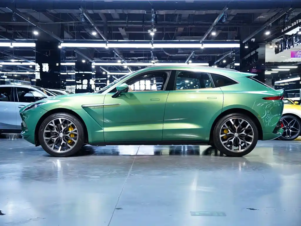 Photo 20 - Aston Martin DBX