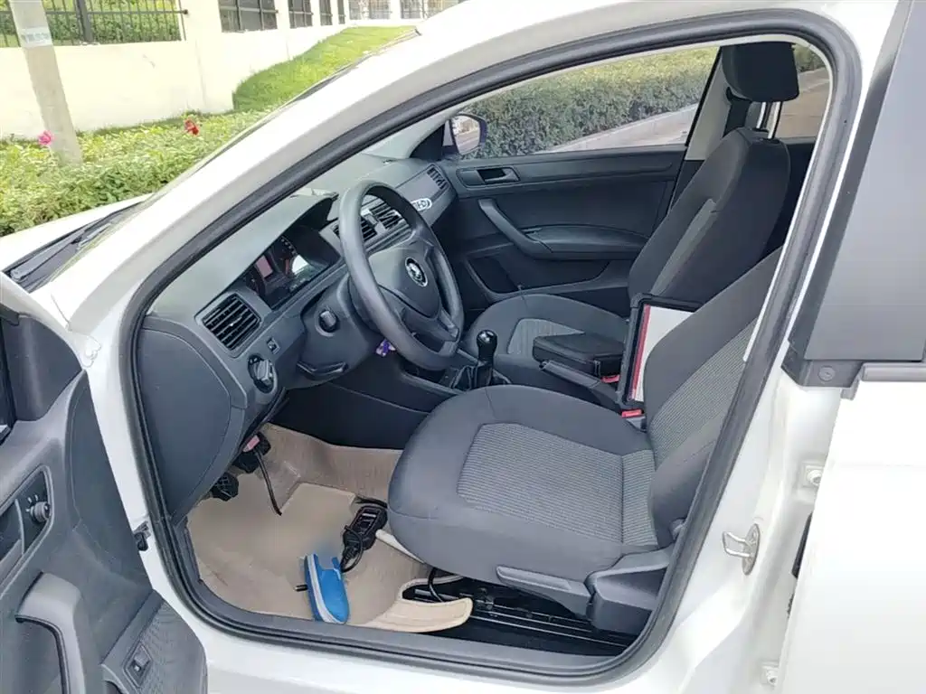 VOLKSWAGEN SANTANA