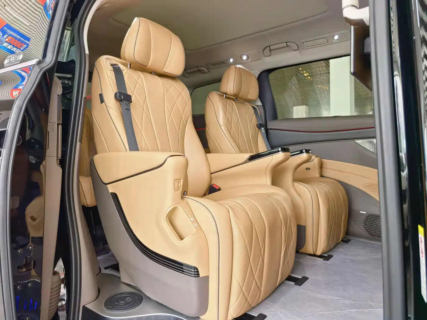 Denza D9 2022 DM-i 970 AWD Flagship фото 20