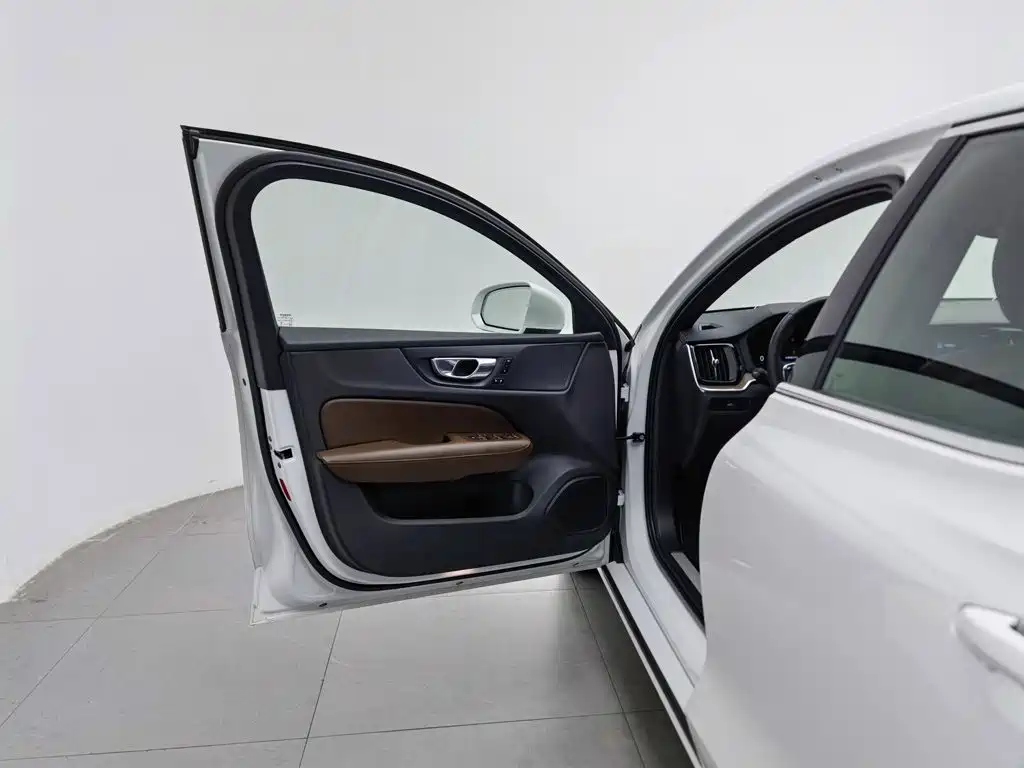 Volvo S60 2024 2024 B4 Inscription Luxury Edition