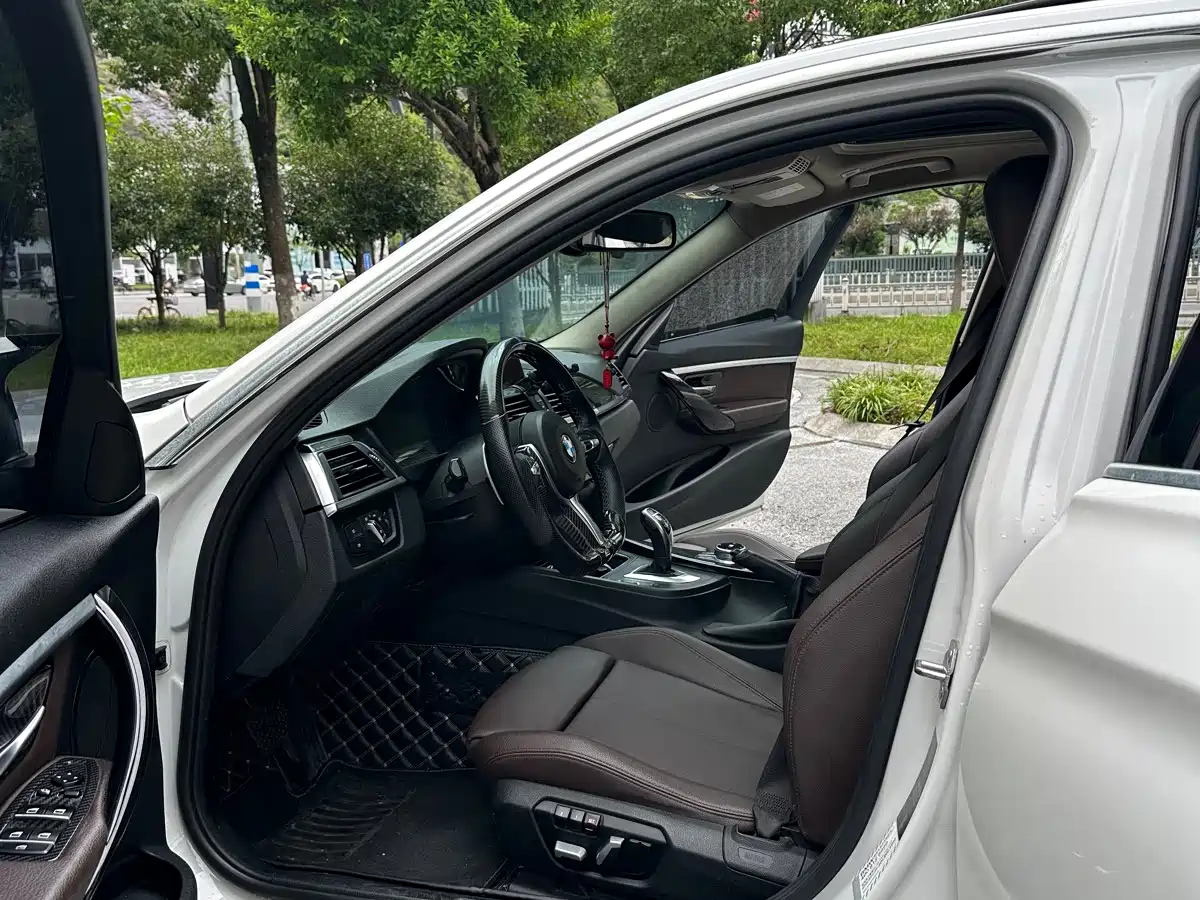 Фото 9 - BMW 3 Series