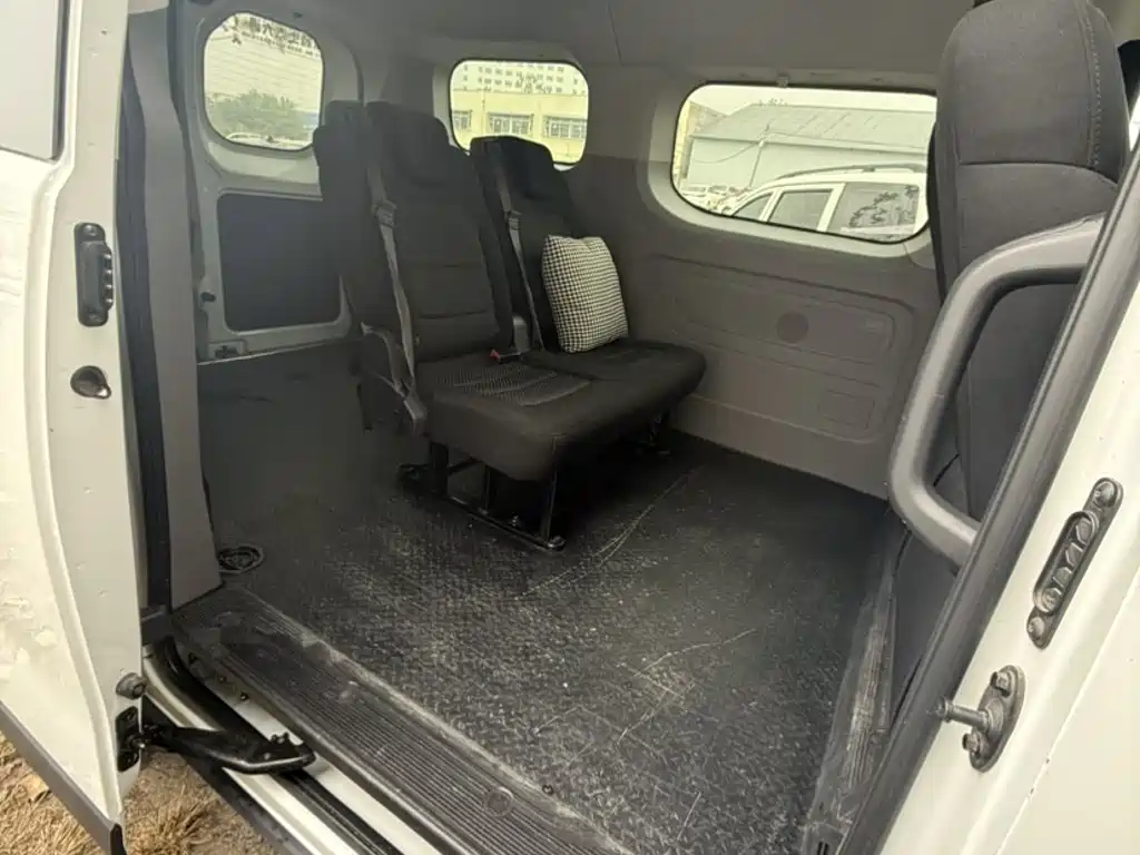 صورة 13 - Maxus Xintu V70