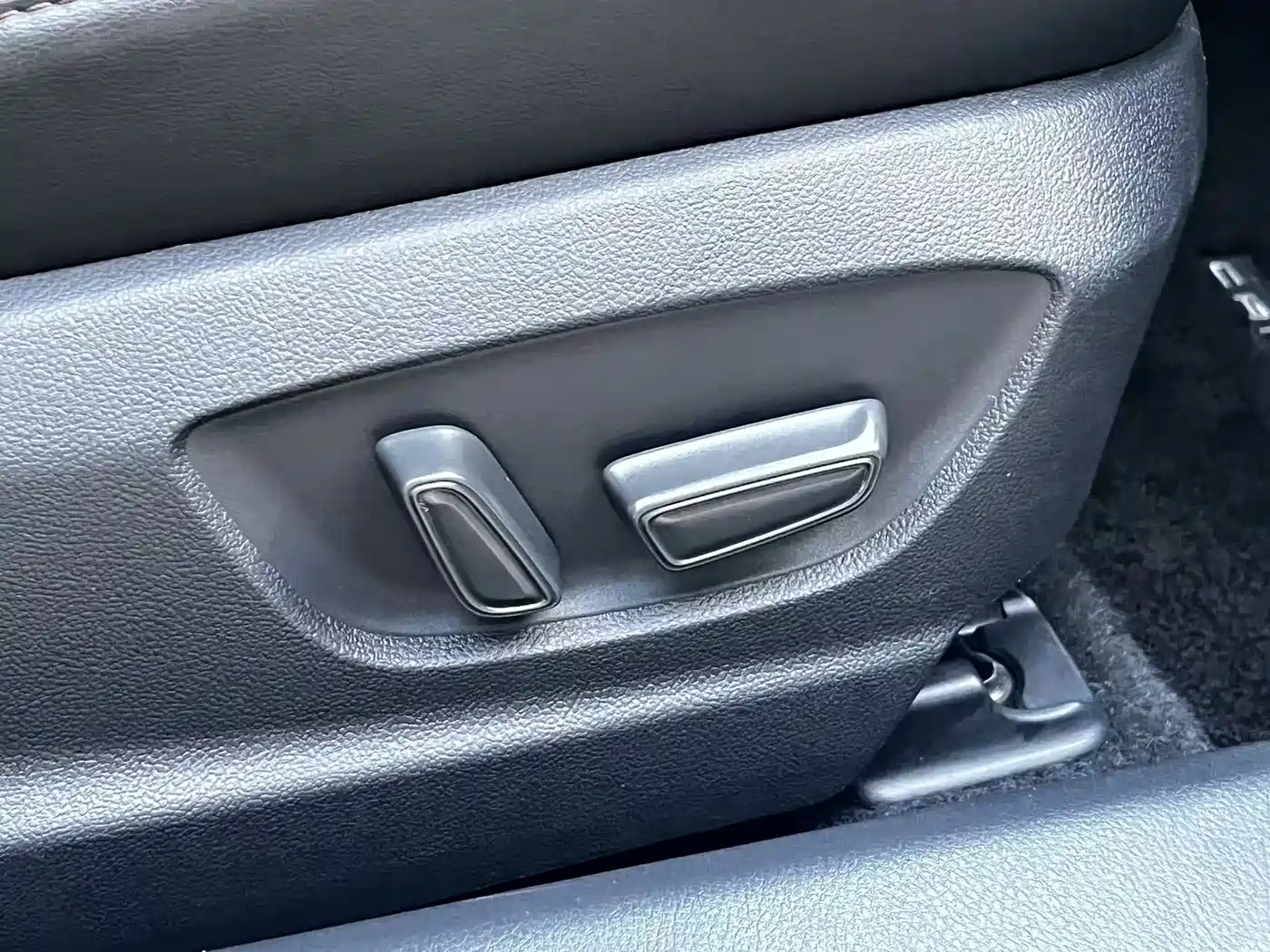 Фото 33 - Toyota Camry