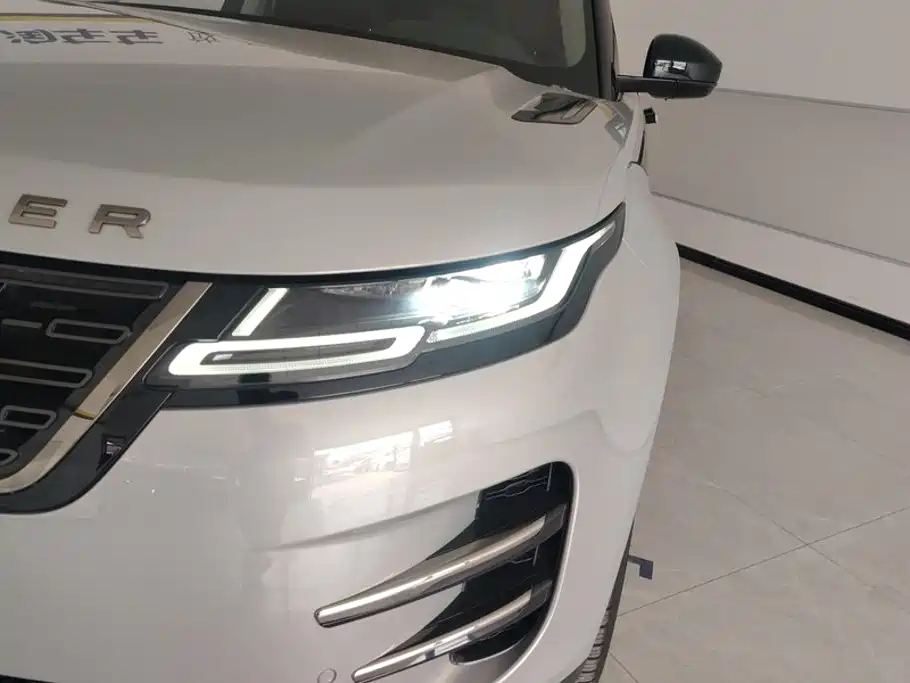 2025 Land Rover Range Rover Evoque