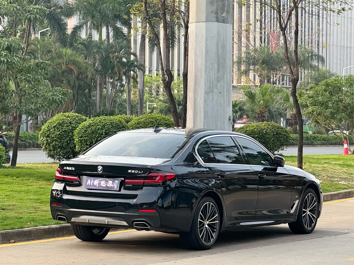 BMW 5 Series 2023 530Li Leading M Sport Package фото 4