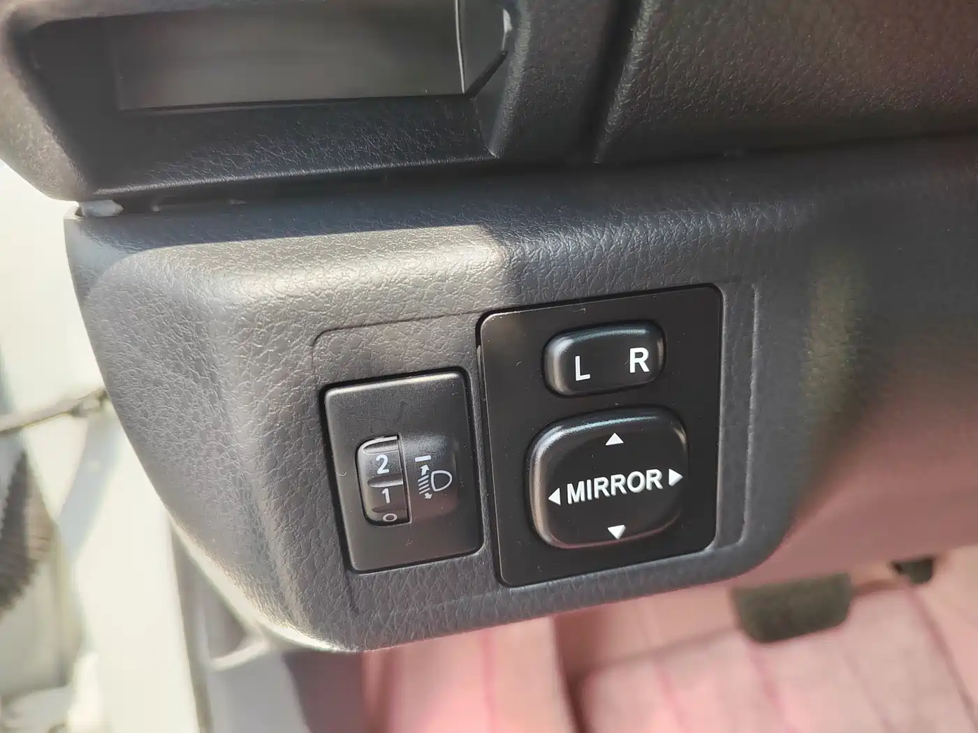 Toyota YARiS L Zhi Xuan 2021 1.5L CVT Leading Edition фото 12
