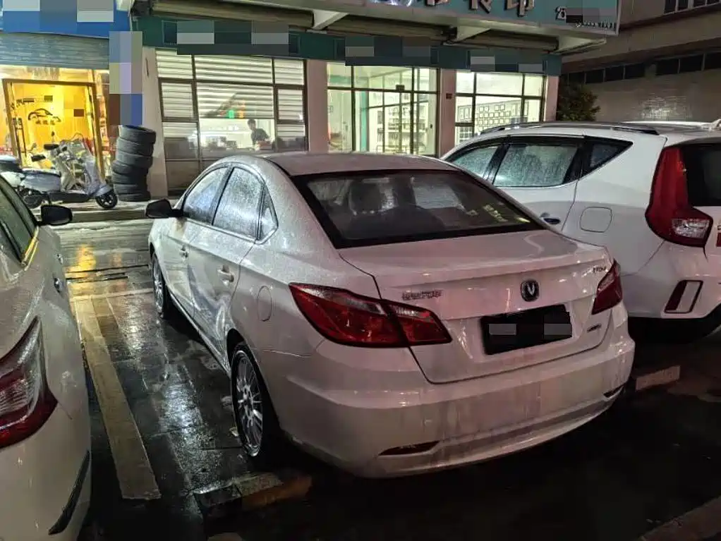 Фото 8 - Changan Eado