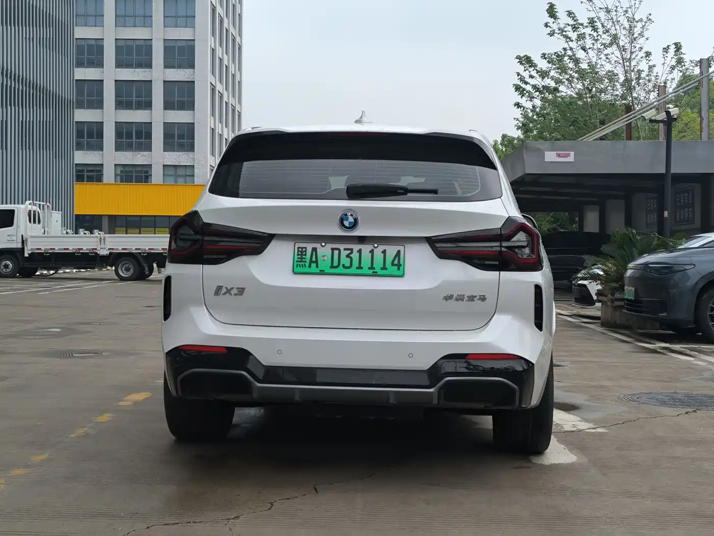 BMW iX3 2024 Leading Edition фото 8