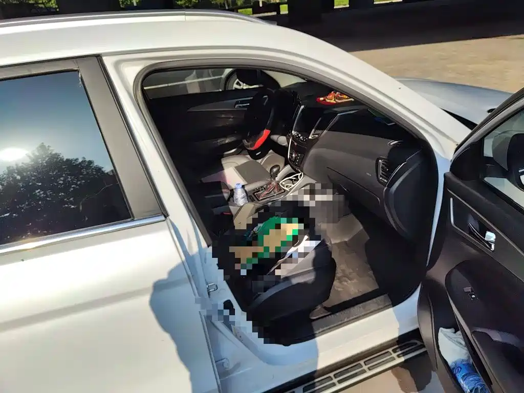 Photo 18 - Changan CS75