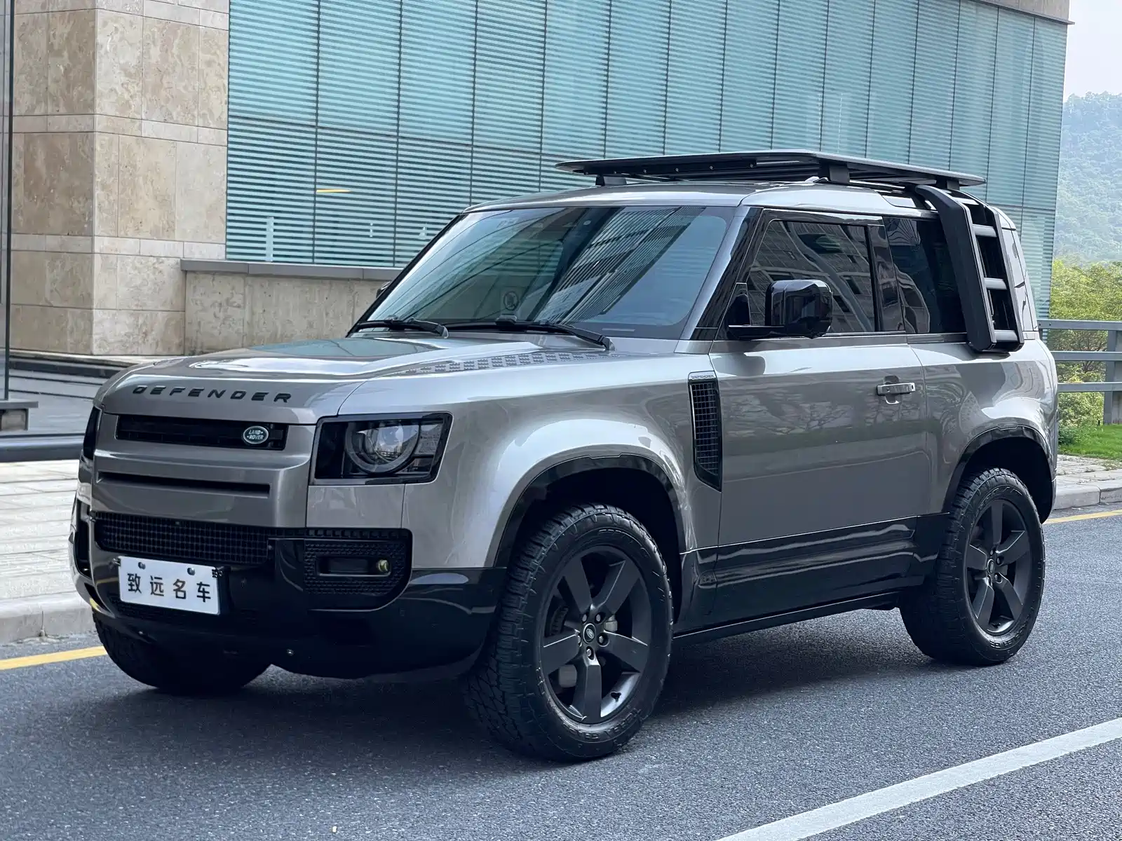 Photo 1 - Land Rover Defender