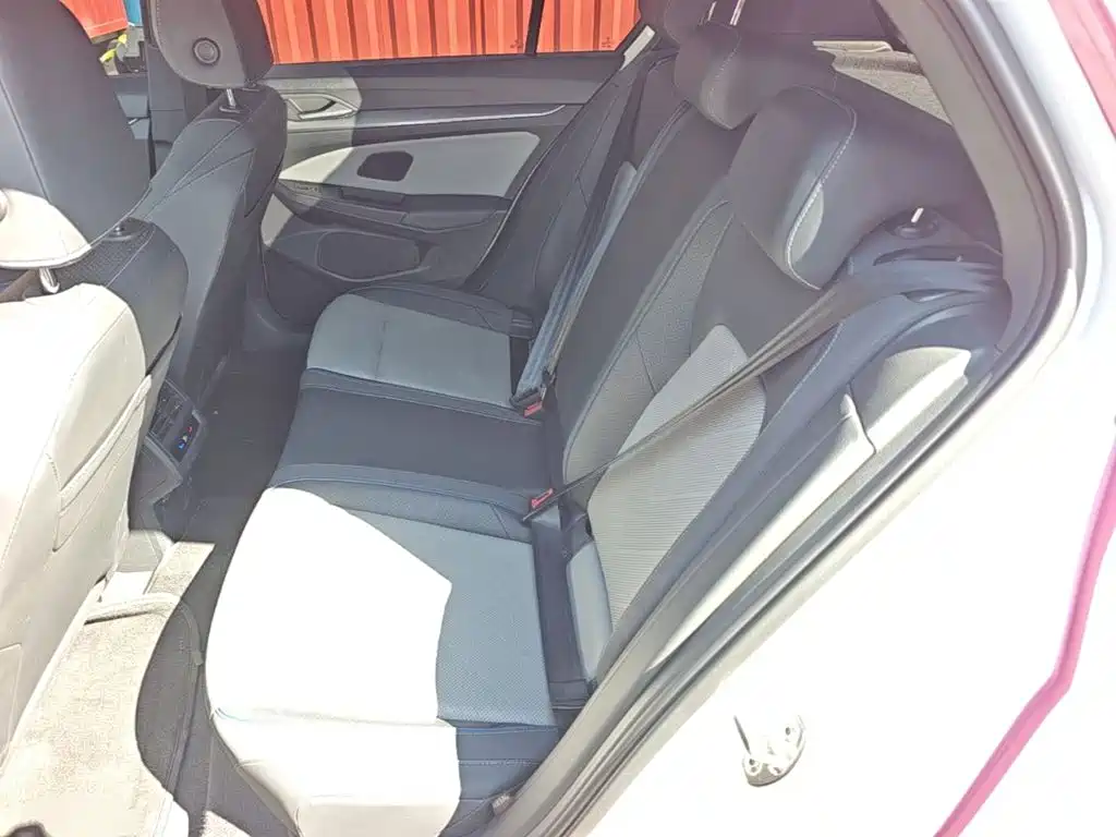 Volkswagen Golf 2025 2025 300TSI R-Line