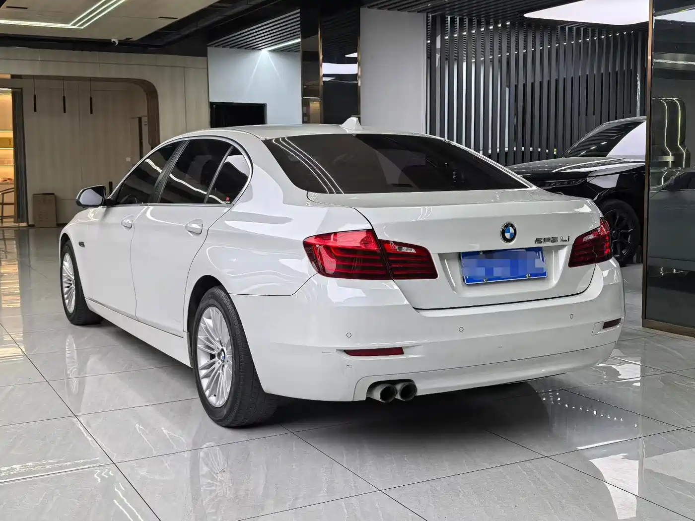 BMW 5 Series 2014 525Li Leading фото 7