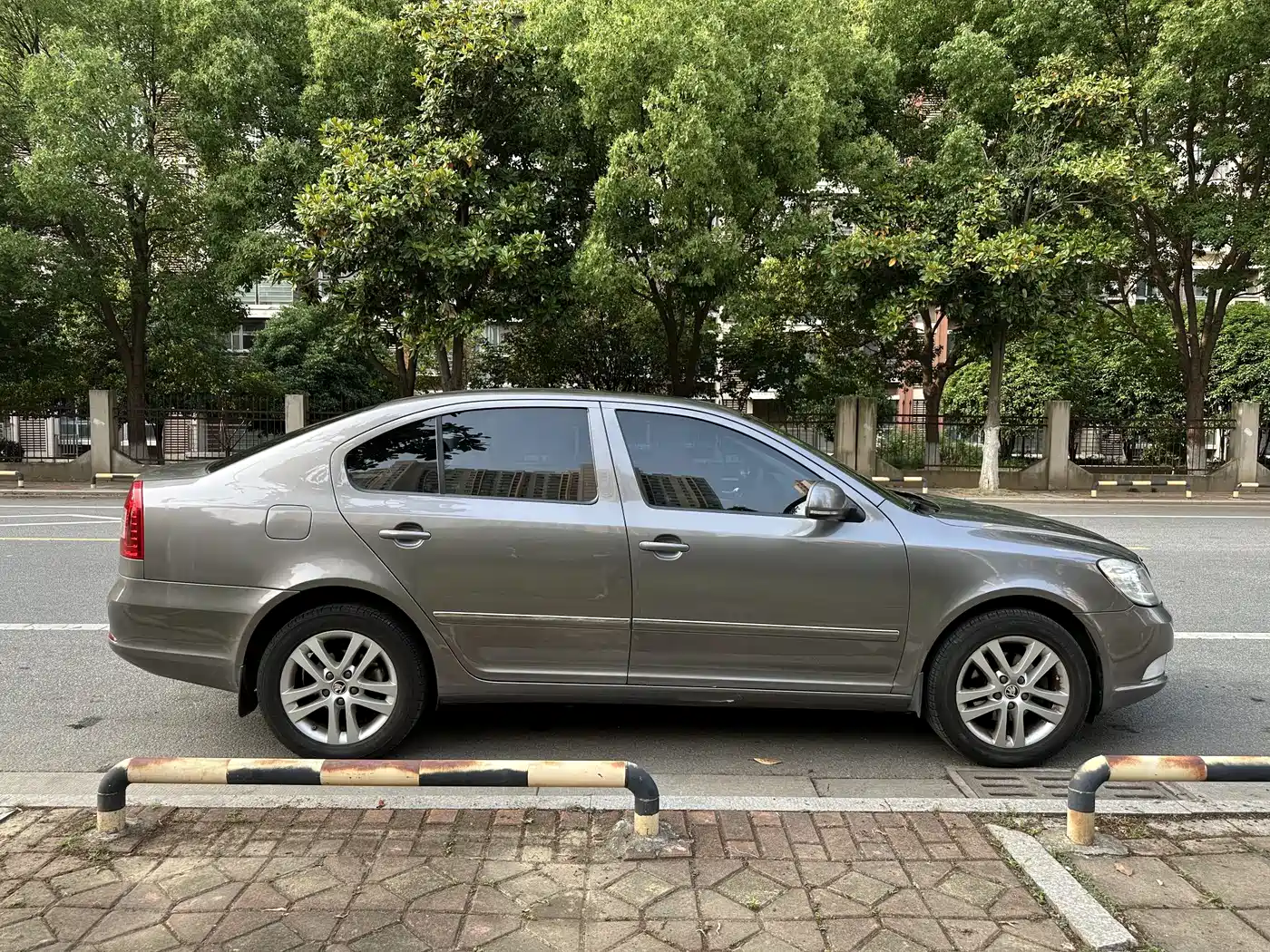 Škoda Octavia 2014 1.6L Auto Yijun Edition фото 6