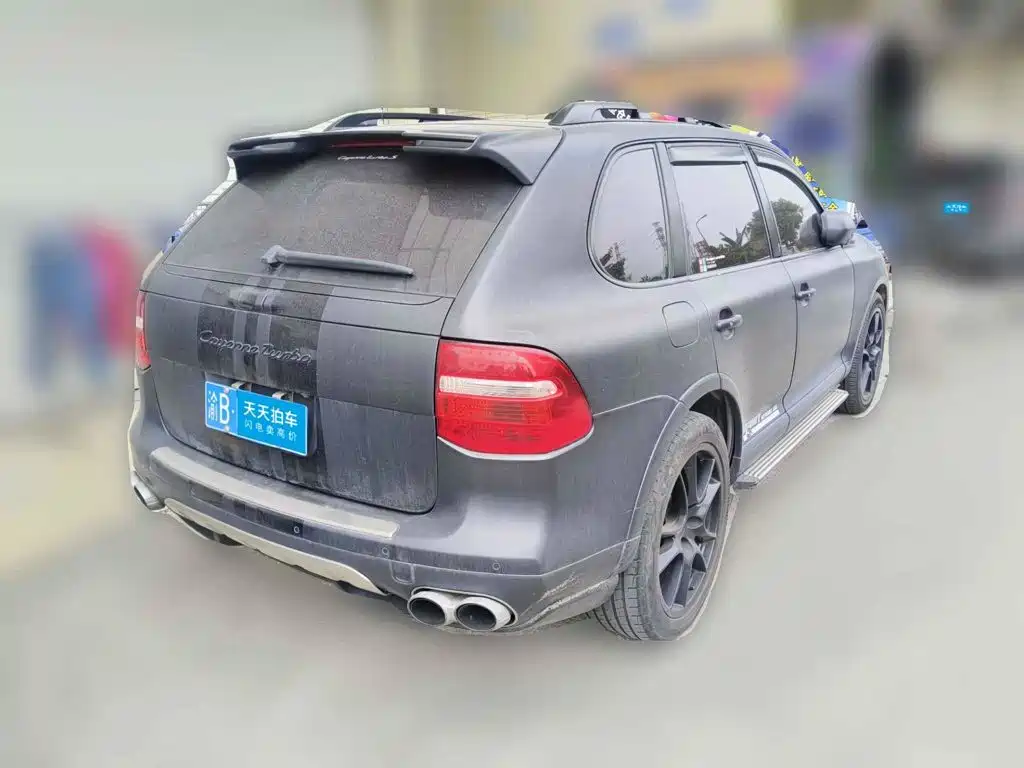 Photo 2 - Porsche Cayenne