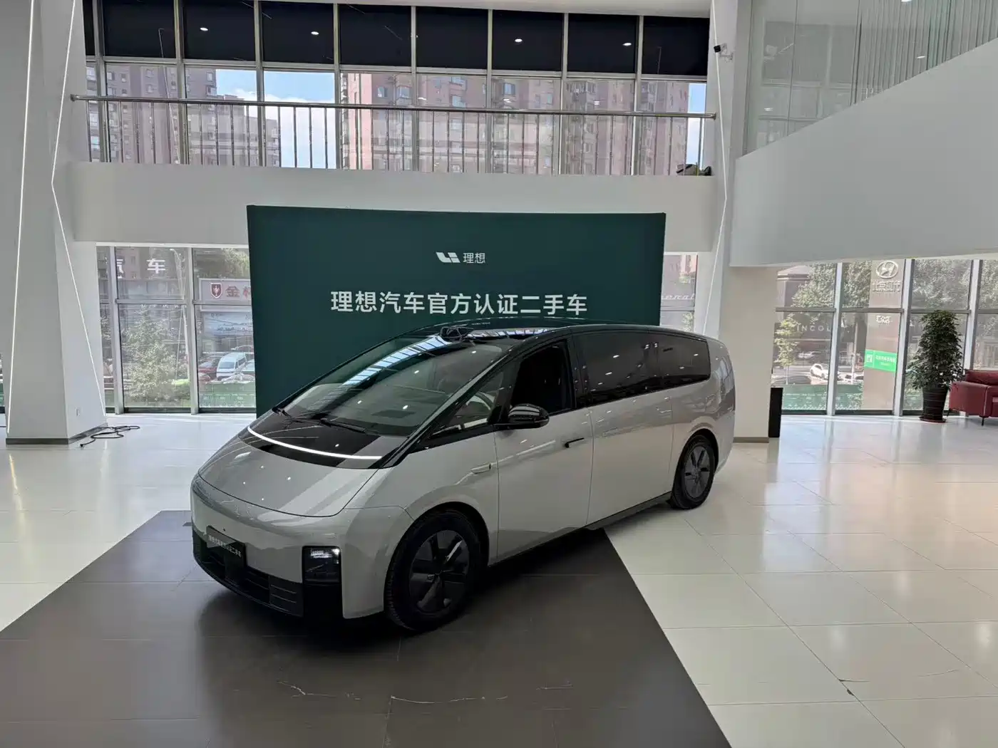 Li Auto MEGA 2024 2024 Ultra