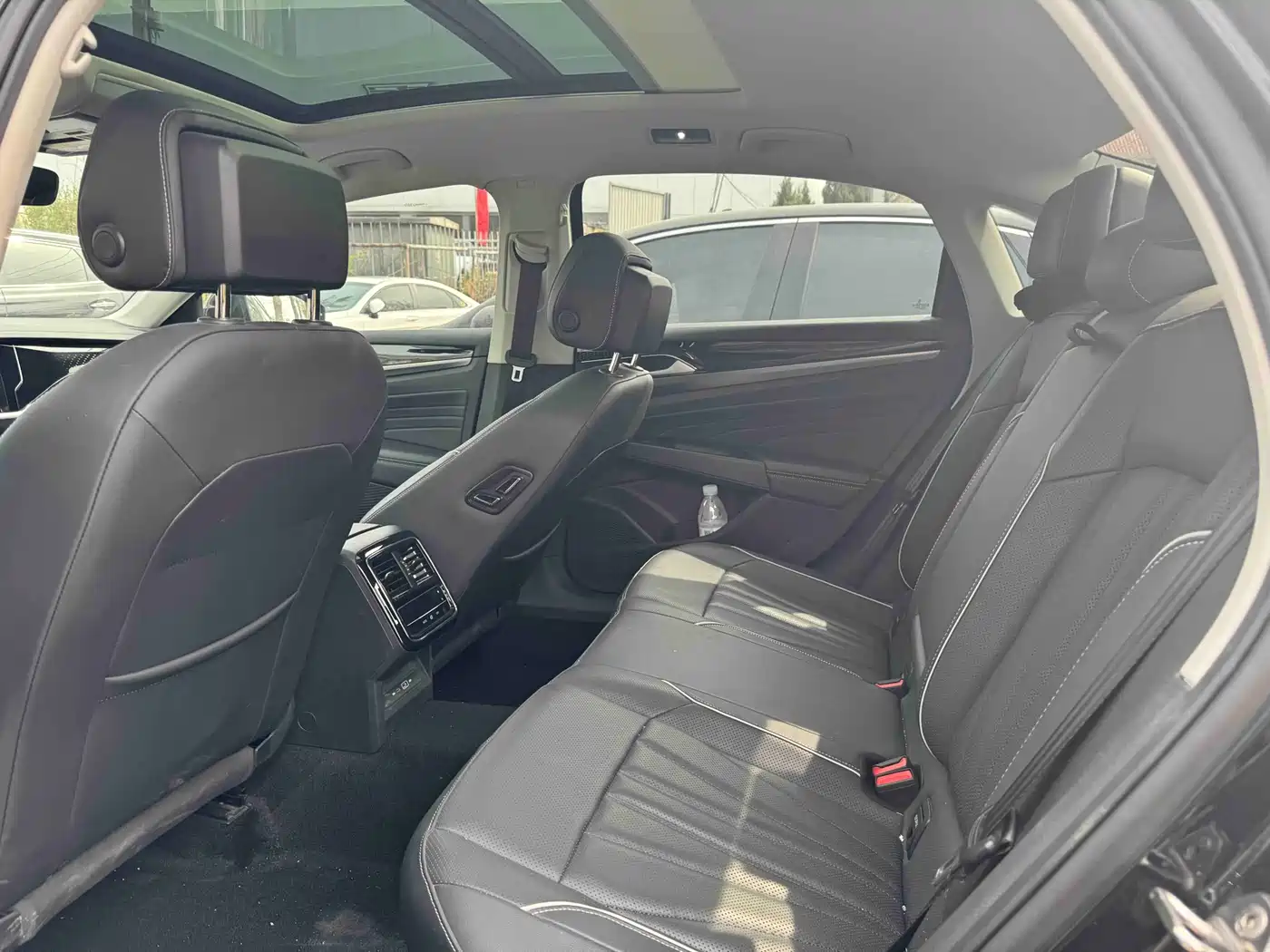 Volkswagen Passat 2024 380TSI Elite Edition фото 4