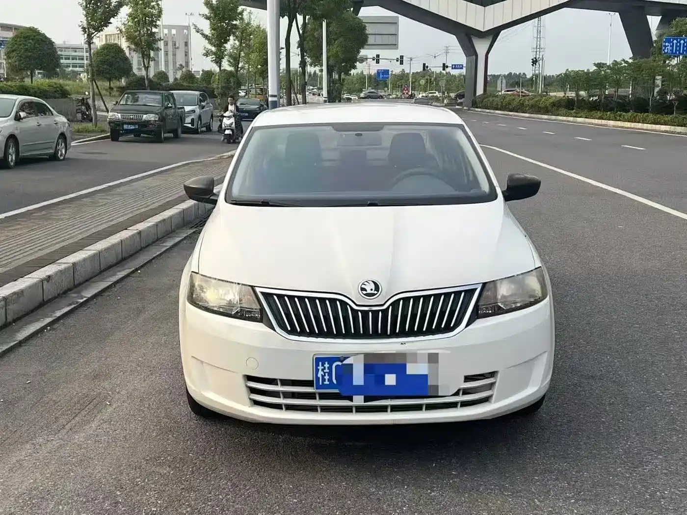 Škoda Rapid 2015 1.4L Manual Joy Selection фото 2