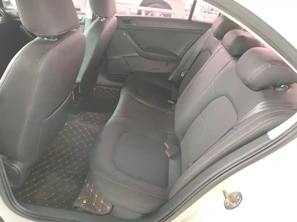صورة 17 - Škoda Rapid