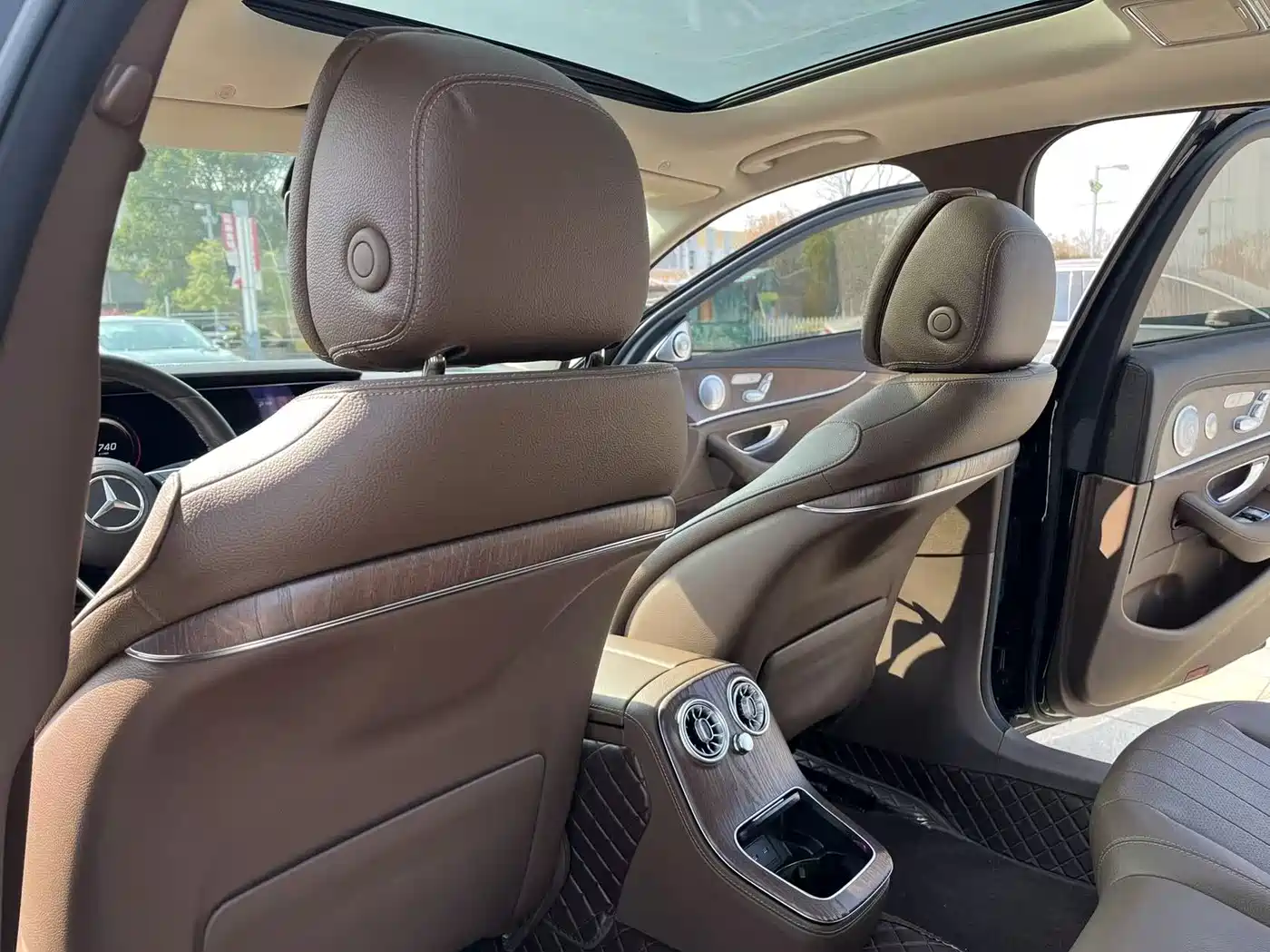 Mercedes-Benz E-Class 2022 Second Facelift E 300 L Luxury фото 17