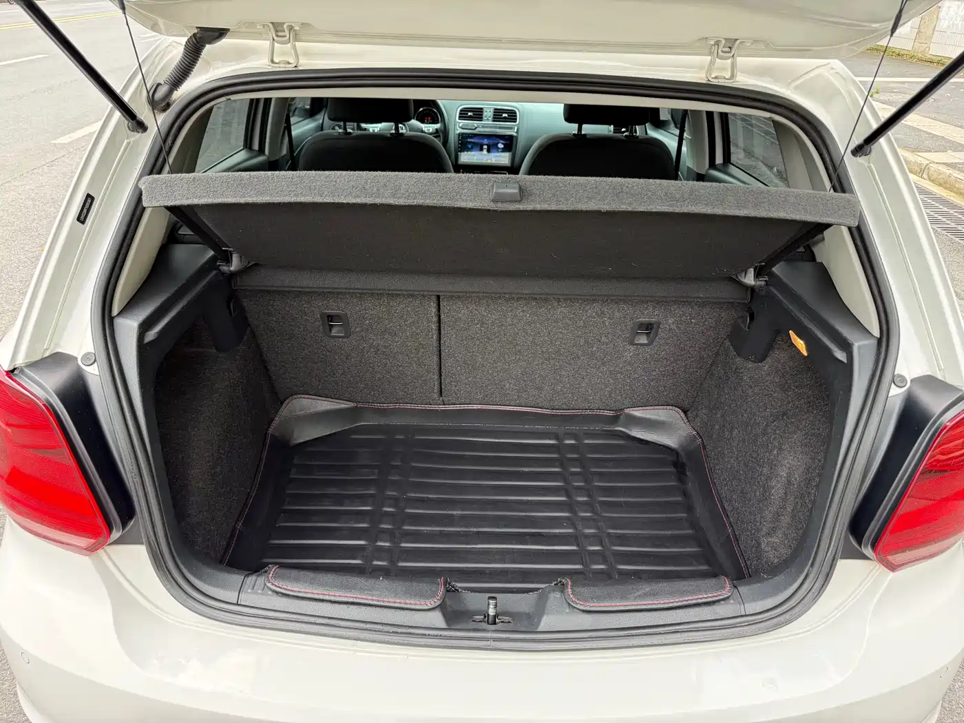 Volkswagen Polo 2016 1.6L Automatic Comfort фото 16