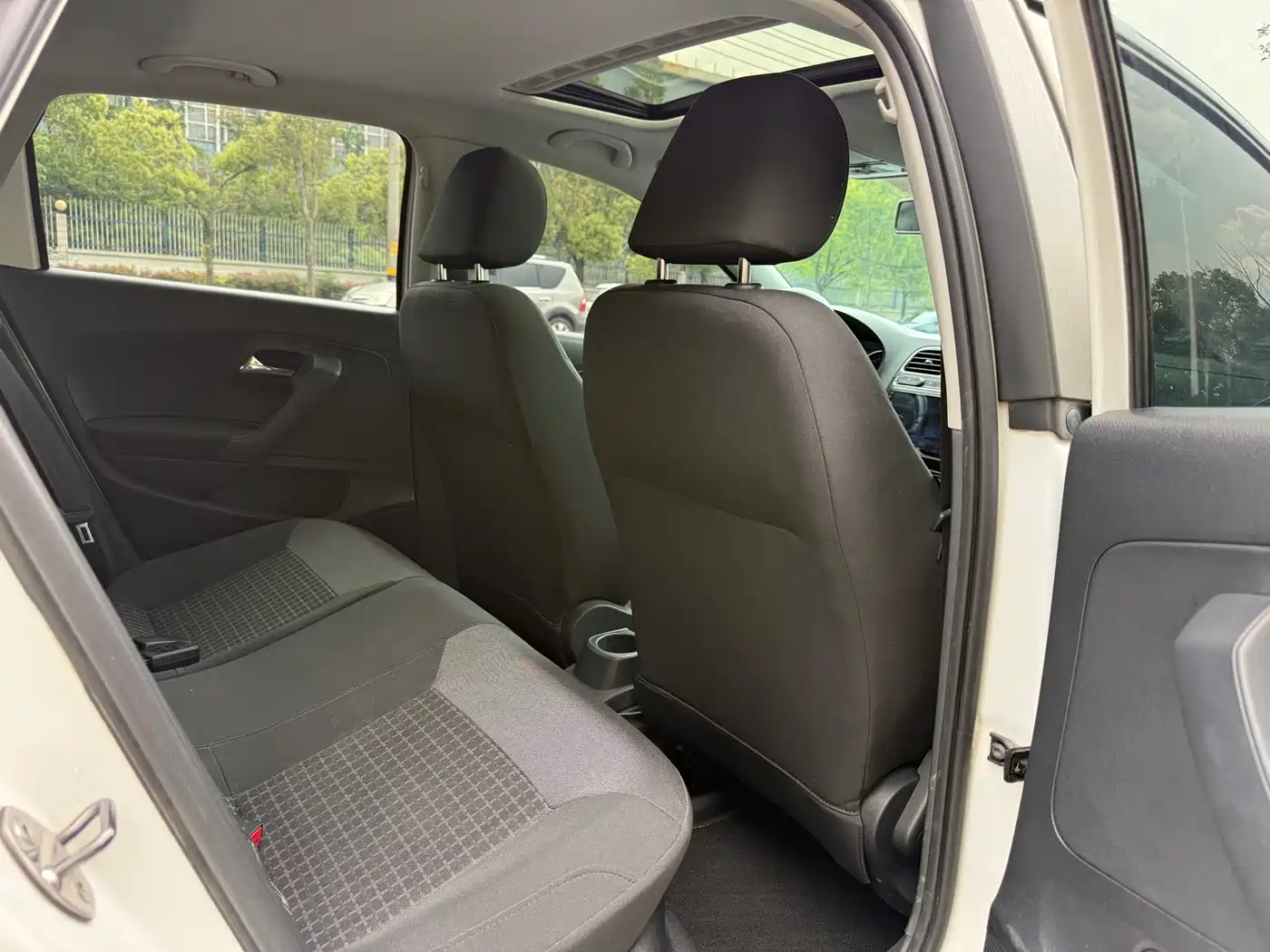 Volkswagen Polo 2016 1.6L Automatic Comfort фото 15