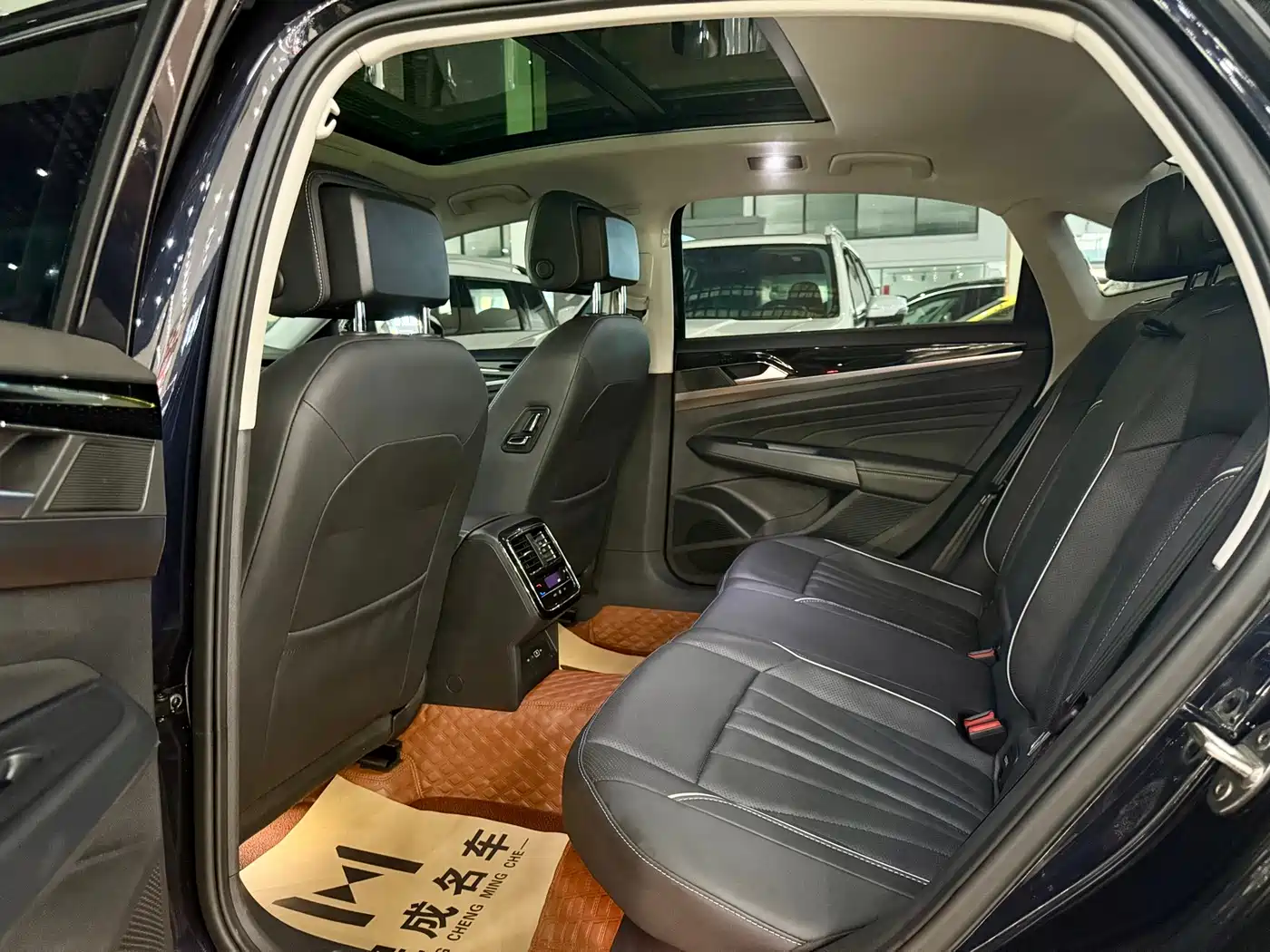 Volkswagen Passat 2024 380TSI Elite Edition фото 4