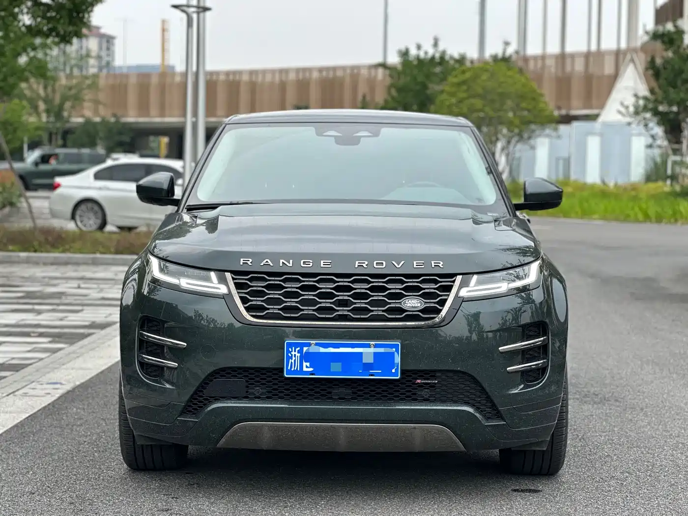 Land Rover Range Rover Evoque 2023 Range Rover Evoque L 249PS Luxury Edition фото 2