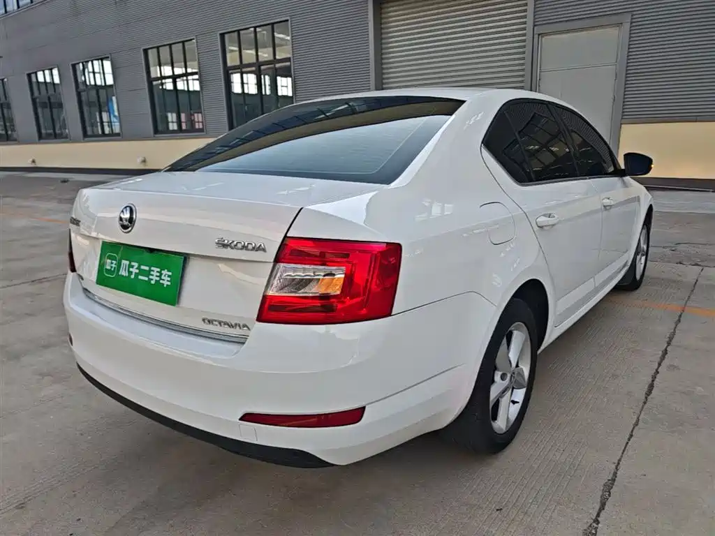 Škoda Octavia 2015 1.4TSI DSG Elegance Edition фото 7