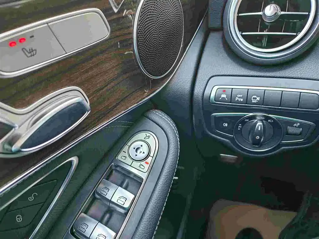 Mercedes-Benz GLC 2017 GLC 260 4MATIC Luxury фото 14