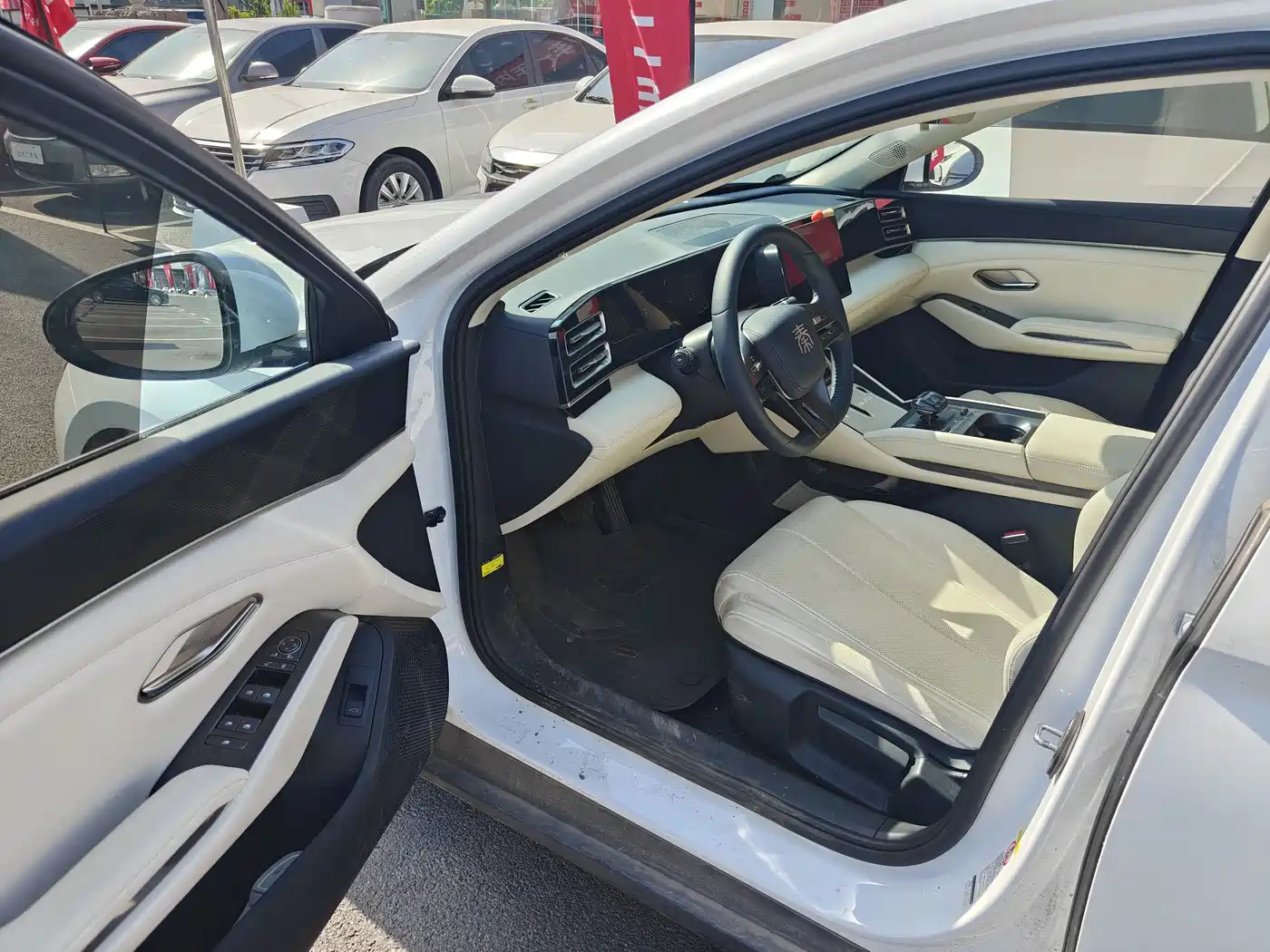 BYD Qin L 2024 DM-i 80KM Leading Edition фото 6
