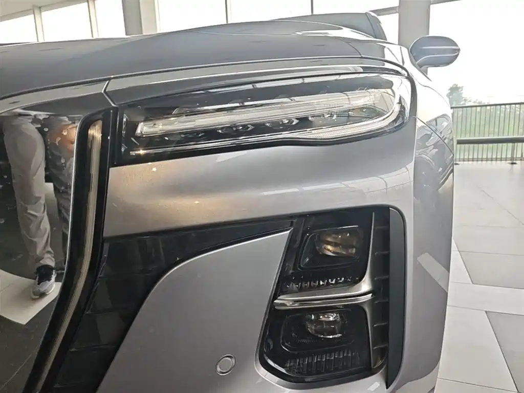 Hongqi H5 2024 2.0T Automatic Smart Connect Flag Smooth Edition фото 24