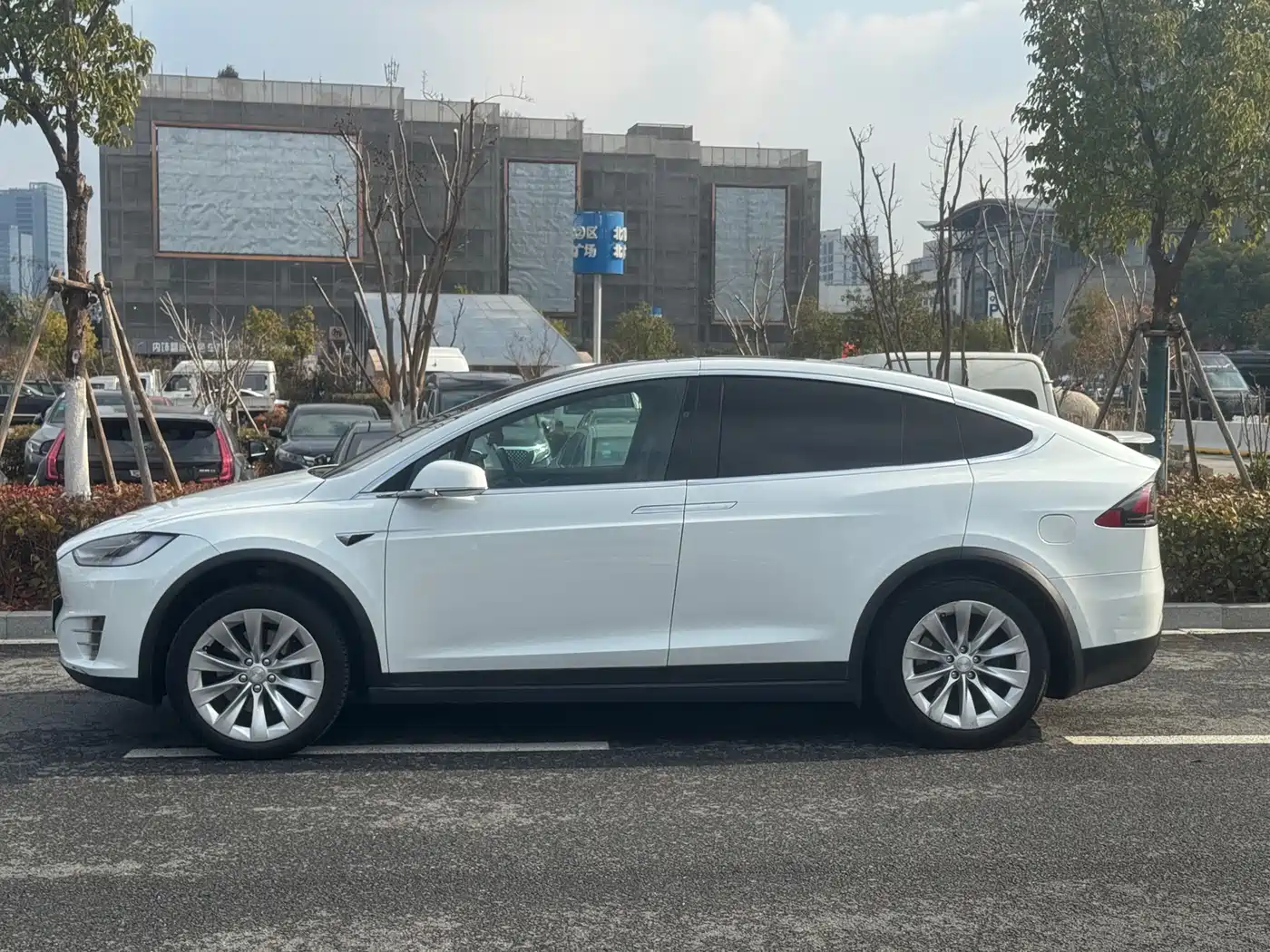 TESLA MODEL X