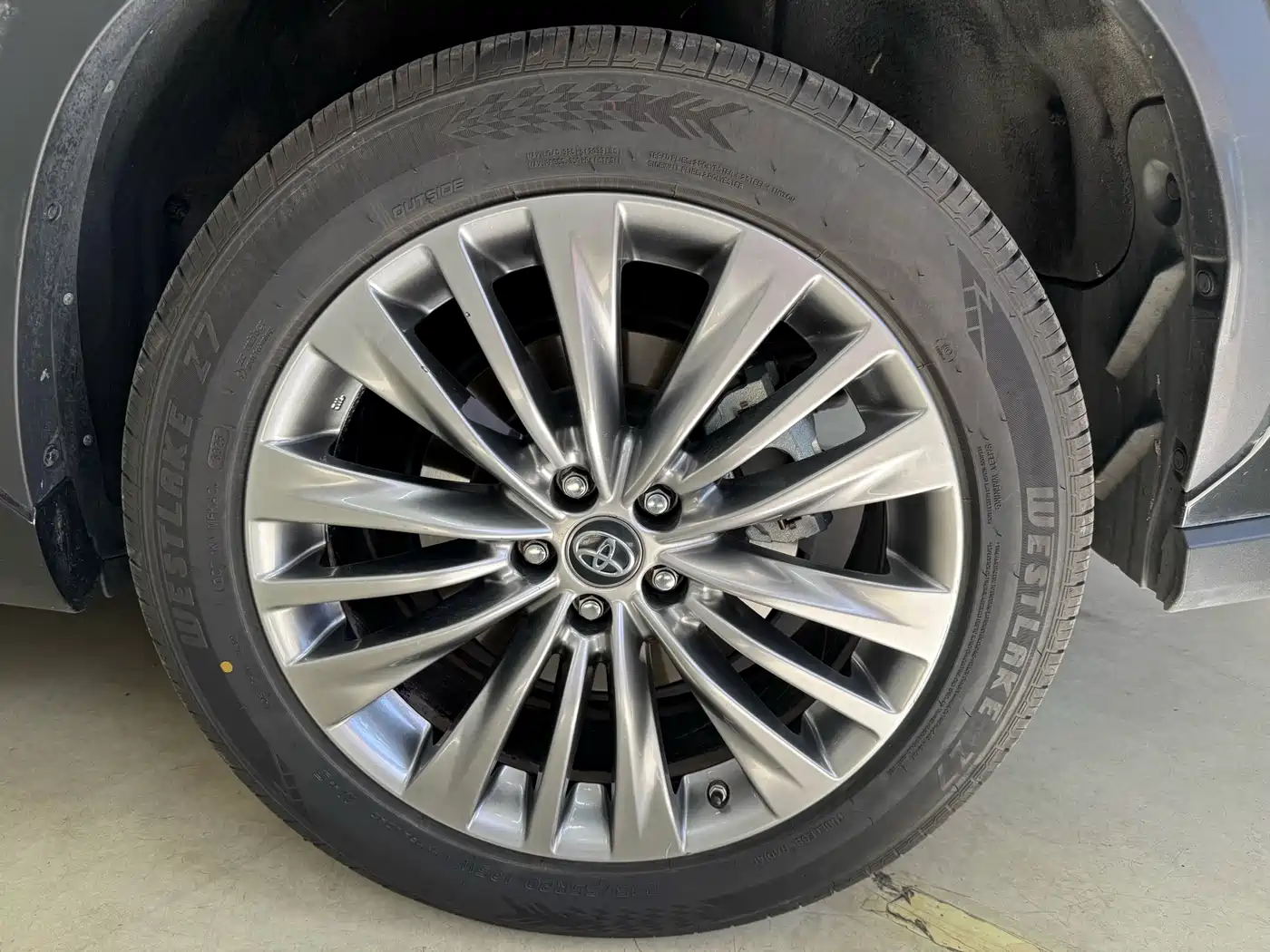 Toyota Highlander 2022 Hybrid 2.5L 4WD Luxury 7-Seater фото 23