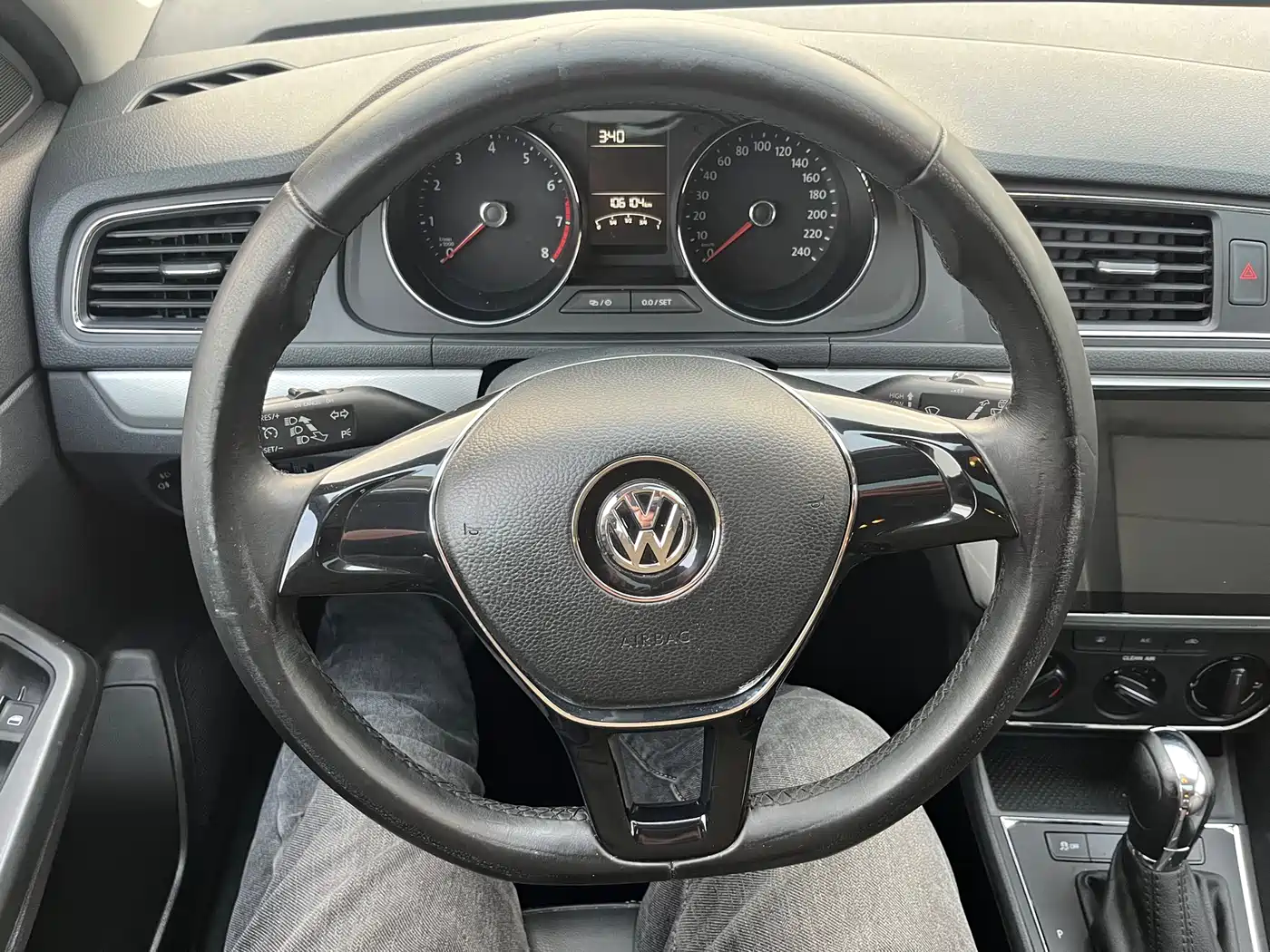 Volkswagen Lavida Tour 2015 1.6L Automatic Comfort Edition фото 17