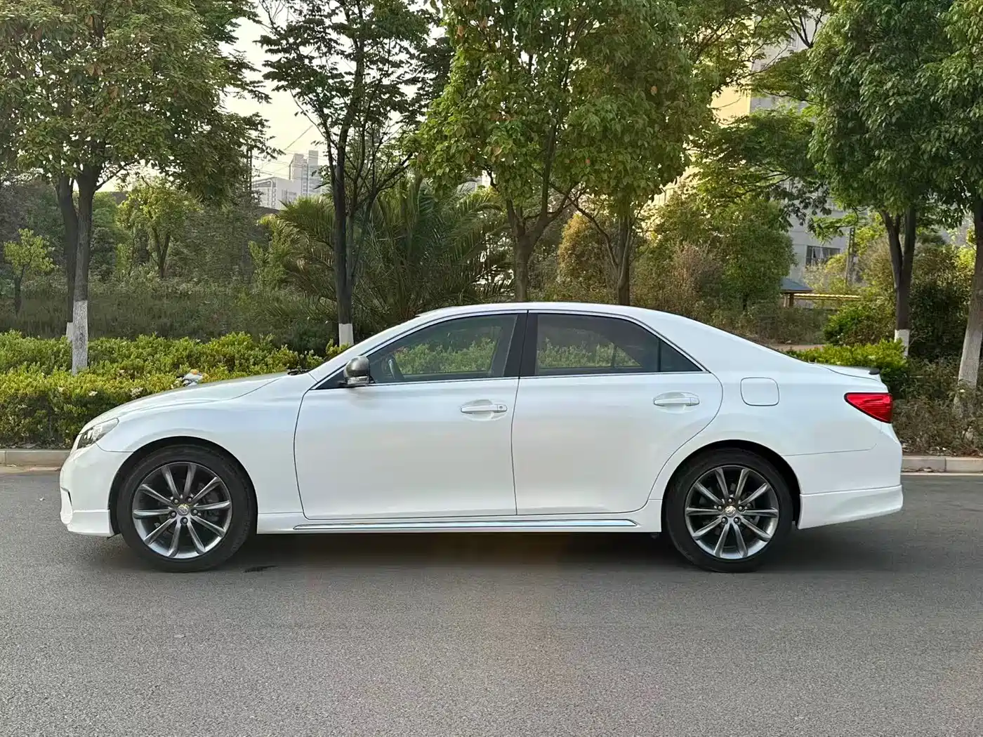 Toyota Reiz 2012 2.5V Grace Elite Styling Edition фото 3