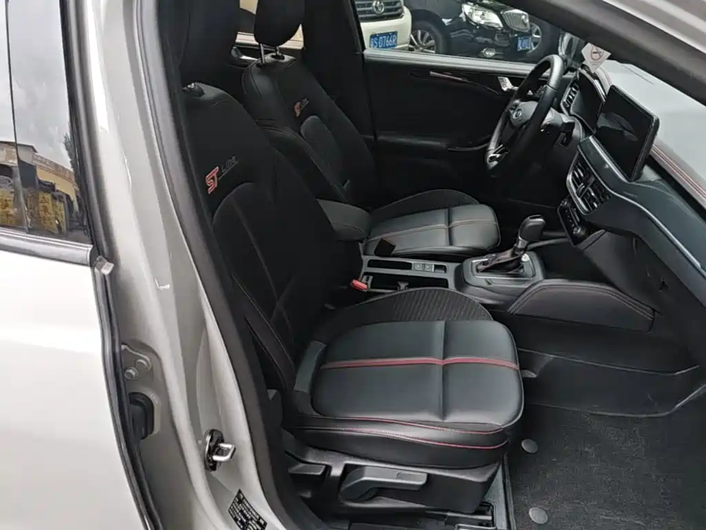 Фото 25 - Ford Focus