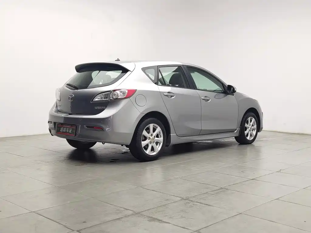 Mazda Mazda3 Axela 2013 2012 Hatchback 2.0L Automatic Luxury