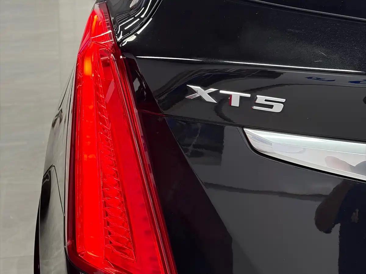 Cadillac XT5 2017 2016 28T AWD Luxury Model
