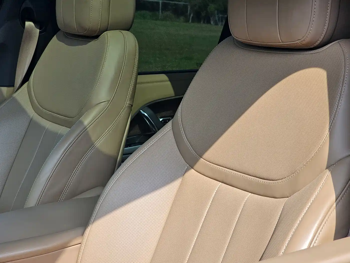 Land Rover Range Rover 2023 3.0 L6 400PS Golden Age 7-Seater Long Wheelbase фото 15