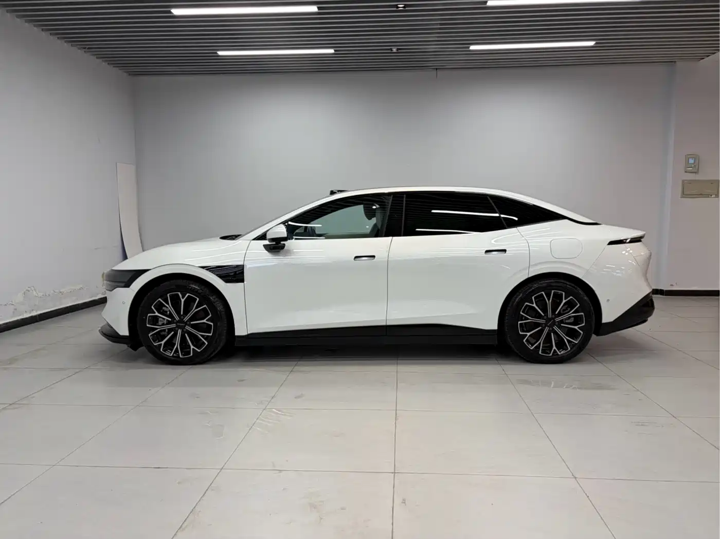 2025 ZEEKR 007