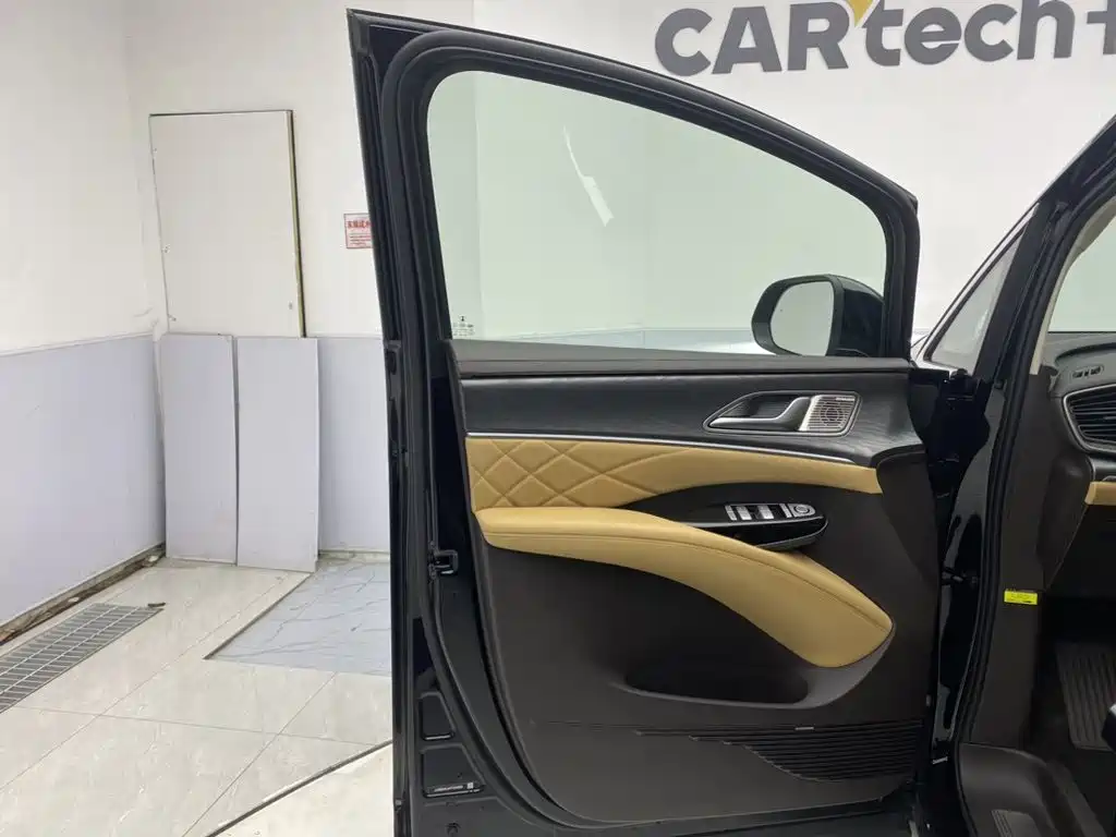 Denza D9 2026 2024 DM-i 980 AWD Premium